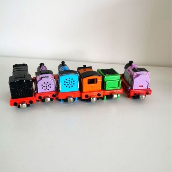 Thomas and Friends take a long metal trains - Picture 4 of 4